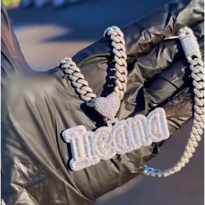 Colgante Personalizado con Número, Incrustado con Piedras de Moissanita, Plata 925, Bañado en Oro Blanco, Color D VVS, Estilo Hip Hop para Hombre - Product Image 1