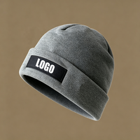Bonnet tricoté élastique très populaire, haute qualité, pour femmes et hommes, hiver, décontracté, chaud, avec revers et logo brodé