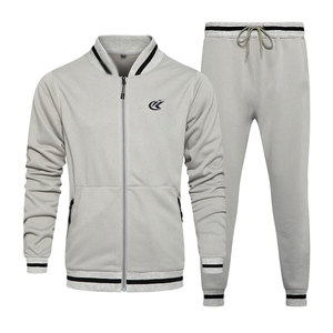 Vêtements de sport pour homme en tissu durable, confortable et respirant, coupe classique, pour l'hiver, en vente - Product Image 1