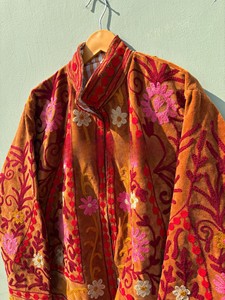Chaqueta Suzani de Terciopelo Vintage Hecha a Mano, Abrigo de Invierno Bordado, Estilo Boho, Kimono Corto, Blazer Abierto Cómodo - Product Image 3