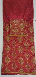 Robe de mariée traditionnelle nigériane pour femmes, ornée de perles, motifs floraux ethniques africains, poids moyen, tissu 100% polyester - Product Image 3