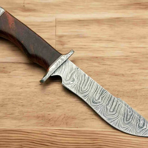 Couteau de chasse en acier Damas fait main avec manche en bois d'olivier, couteau de survie et de camping pour le dépecage, commande personnalisée - Product Image 1