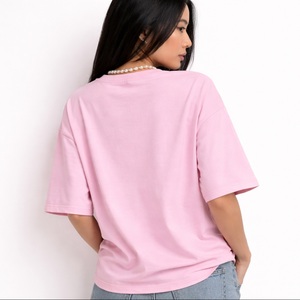 รับผลิตเสื้อยืด OEM/ODM ขายส่ง เสื้อยืดเจอร์ซีย์ผ้าฝ้าย 100% ทรงลำลองใส่ได้ทั้งชายหญิง รุ่นใหม่สำหรับฤดูร้อน ทรงปกติ ซักนุ่มพิเศษ ผ้าหวีอย่างดี แต่งลายฉลุ - Product Image 5