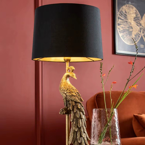 Lampe de table moderne en aluminium avec sculpture d'oiseau au design paon de luxe, décoration d'intérieur sur le thème de la faune, pièce maîtresse - Product Image 1