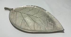 Plateau décoratif moderne en aluminium moulé argenté, motif plume, long plateau festonné en forme de feuille, plat de présentation, vaisselle d'hôtel, vente en gros - Product Image 4