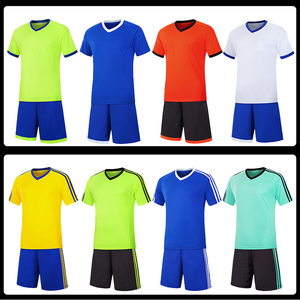 ชุดเสื้อฟุตบอลผู้ชายสีเขียวมิ้นท์พร้อมกางเกงขาสั้นสีดำ คอวี แขนสั้น ระบายเหงื่อได้ดี เหมาะสำหรับทุกฤดูกาล - Product Image 5