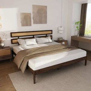 Struttura letto king size in stile bohémien, finitura in legno di noce scuro verniciato, testiera doppia in rattan e legno di pino, finitura in legno di noce scuro verniciato - Product Image 6