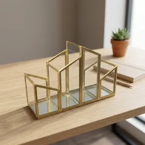 Organisateur de bureau en métal doré avec panneaux en verre, plateau de rangement pour fournitures de bureau et présentoir à bijoux - Product Image 1