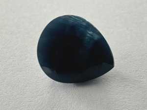 Saphir noir naturel taille poire, grande taille, pierre précieuse africaine de couleur nuit, extraite de la terre, pierre brute pour la fabrication de bijoux fins - Product Image 1