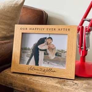 Cadre photo en bois personnalisé gravé à la main, écologique, pour couples, familles, anniversaire de mariage, anniversaire - Product Image 3