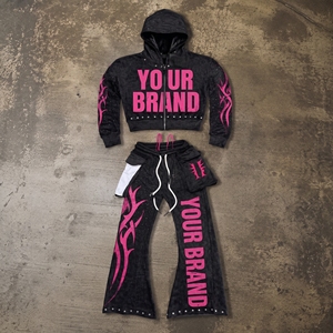 Ensemble de survêtement pour femme avec logo personnalisé, sweat à capuche zippé court 380 g/m² en polyester/coton, imprimé flamme rose, strass et pantalon large - Product Image 1