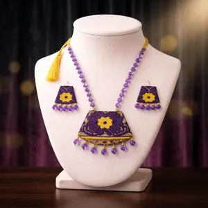 Ensemble de collier en soie Muga violette fait main avec pendentif à motif floral, style ethnique élégant, bijoux de mariée raffinés pour les mariages - Product Image 5