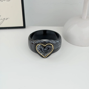 Pulseras Anchas de Resina Acrílica con Corazón Vintage, Bañadas en Oro, para Mujer, Joyería de Fiesta - Product Image 1