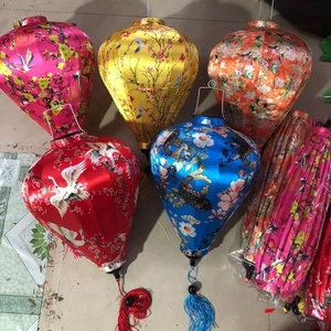 Lanterne en soie du Vietnam, lanterne décorative artisanale de Hoi An, plusieurs tailles, formes personnalisées pour le festival du Tet - Product Image 1