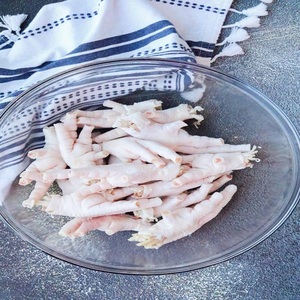 ผู้จัดจำหน่ายตีนไก่แช่แข็ง นำเสนอสินค้าคุณภาพเยี่ยมสำหรับร้านอาหาร ธุรกิจอาหาร และผู้นำเข้าขนาดใหญ่ - Product Image 1