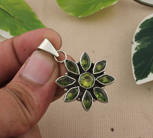 Collier pendentif vintage en péridot naturel, argent sterling 925 plaqué platine, véritable pierre précieuse verte, charme pierre de naissance d'août - Product Image 5