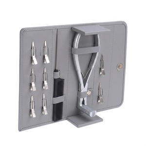 Kit d'outils pour extensions de cheveux TEEJAY H02 finition argentée avec pinces, peigne de sectionnement et clips pour pose et retrait de bandes adhésives - Product Image 5
