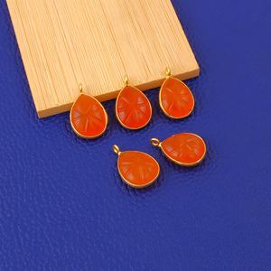 Vente en gros de breloques en forme de larme en cornaline naturelle, lunette plaquée or avec pendentifs mode en cristal orange et fournitures de fabrication de bijoux - Product Image 5