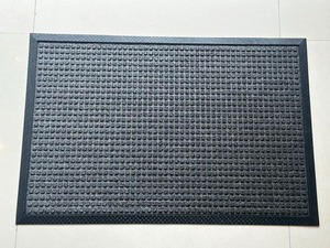 Tapis de porte en boucle de polypropylène avec envers en caoutchouc, antidérapant, robuste, pour l'extérieur et l'intérieur, tapis de sol en polypropylène, paillasson - Product Image 1