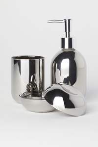 Juego de Baño Clásico de Metal para Interiores Tradicionales con Dispensadores de Jabón, Vasos, Bandejas y Decoración Coherente - Product Image 4