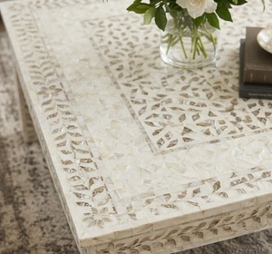 Mesa de Centro Cuadrada Clásica de Madera con Incrustaciones de Hueso Blanco y Detalles Tallados, Diseño Tradicional para Muebles de Sala de Estar - Product Image 4