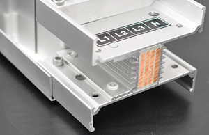 ระบบบัสบาร์แบบแซนวิชขนาดกะทัดรัด Furutec AH-ES |   สถานที่อุตสาหกรรมเชิงพาณิชย์ |   สูงสุดถึง 6300A |   1000V |   รางสายไฟฟ้าภายในอาคาร - Product Image 2