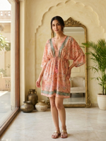 Robe Kaftan Courte Imprimée Fleurie Pêche Col V Manches Kimono Taille à Cordon Franges Bohème Dubaï Modeste Idéale pour l'été