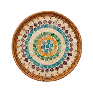 Plateau de service rond en rotin et bois avec incrustation géométrique en nacre, fait main, pour servir des aliments, décorer et offrir en cadeau - Product Image 1