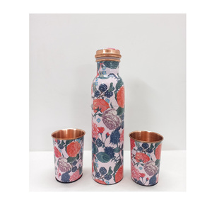 Bouteille d'eau en cuivre d'inspiration ayurvédique pour le stockage régulier de l'eau, favorisant la vitalité naturelle et les bienfaits pour le bien-être. - Product Image 5