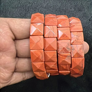 Bracelet en jaspe rouge naturel en forme de pyramide, bracelet de guérison en cristal, bracelet perlé en pierres précieuses, bijoux de méditation Reiki Chakra, cadeau, vente en gros - Product Image 1