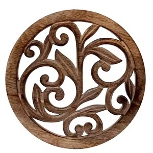 Sous-plat rond en bois de manguier naturel, fait main, motif floral ajouré, résistant à la chaleur, support de plat chaud, style rustique campagnard, vente en gros - Product Image 1