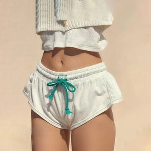 Shorts de sport pour femmes, tendance, avec cordon de serrage, en toile imperméable, tissu tricoté, couleur délavée, avec décoration imprimée - Product Image 1