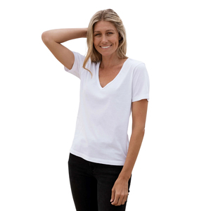 Camiseta Blanca de Cuello en V Profundo para Mujer, 100% Algodón Orgánico de Lujo, Preencogido, Certificado GOTS, Suave, Transpirable, Corte Clásico - Product Image 3