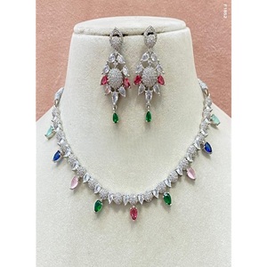Magnifique ensemble collier et boucles d'oreilles en laiton plaqué argent avec zirconiums cubiques, bijoux de mariage indien pour femme, collection - Product Image 1