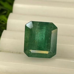 ESMERALDA NATURAL DE 9X10MM CON CORTES DE OCHO ÁNGULOS. HERMOSA ESMERALDA PARA JOYERÍA. - Product Image 1