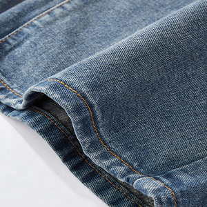 กางเกงยีนส์เดนิมทรงตรงสำหรับผู้ชายคุณภาพสูง แบบสั่งทำพิเศษ สีไลท์ดิสเทรส แต่งสี พร้อมผ้าเนื้อนุ่ม - Product Image 4