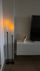Grand chandelier en métal noir pour sol, idéal pour l'entrée et la décoration des halls d'hôtel - Product Image 3