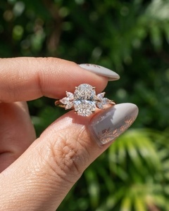 Bague de fiançailles en or massif 14 carats avec diamant ovale de 1,50 carat certifié IGI, pierres latérales en forme de feuille marquise, bague florale de mariée - Product Image 1