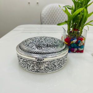 Caja Decorativa Metálica Moderna, Almacenamiento Elegante para el Hogar y la Oficina de Tradebyd - Product Image 1