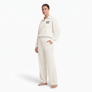 Conjunto de dos piezas de chándal de terciopelo para mujer, moderno, con hombros caídos, manga larga, cuello vuelto y pantalón jogger. - Product Image 2