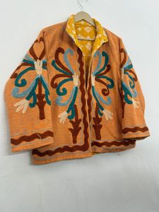 Chaqueta de Invierno Gruesa para Mujer, Estilo Bohemio Suzani, de Algodón Naranja, Bordada, Resistente al Viento, con Cuello Mandarín y Estampado Floral - Product Image 3