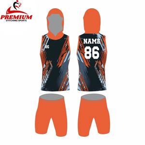 Ensemble d'uniformes de football 7v7 couleur personnalisée en tissu sport premium léger, respirant, séchage rapide, pour jeux d'été, short anti-bactérien - Product Image 1