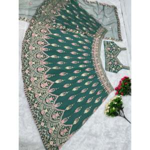 Magnifique Lehenga Choli vert brodé à la main avec bretelles spaghetti et décolleté cœur, tenue de soirée élégante pour demoiselles d'honneur Karma - Product Image 2