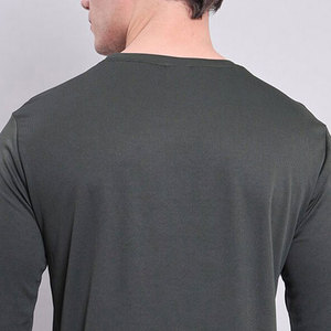 Camiseta de yoga para hombre, de tela lisa de secado rápido, con logo impreso personalizado, talla adulta. - Product Image 5