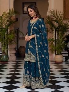 Conjunto de Traje de Seda Chinon de Diseñador con Dupatta y Pantalón Bordados - Product Image 3