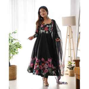 CONJUNTO DE TRAJE ANARKALI DE ORGANZA SUAVE PURO DE COLOR NEGRO CON COSTURA COMPLETAMENTE DE LA COSA - Product Image 4