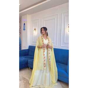 Ensemble de lehenga élégant pour femmes indo-occidentales pour les fêtes, avec des détails en fil de coton et des paillettes - Product Image 3