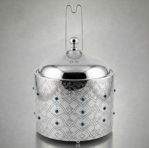 Plat de service de luxe en acier inoxydable avec motif oriental et accents bleus, chauffe-plat rond avec couvercle - Product Image 2