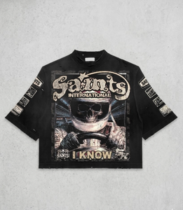 Camiseta unisex de algodón 100% con estampado gráfico, corte holgado, manga corta, estilo streetwear, con dobladillo desgastado y diseño personalizado. - Product Image 1