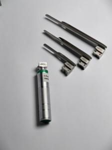 VITRA F.O. Lames de laryngoscope Miller 1 à 3 et poignée |   Laryngoscopes pédiatriques et pour adultes en acier inoxydable de qualité médicale - Product Image 1